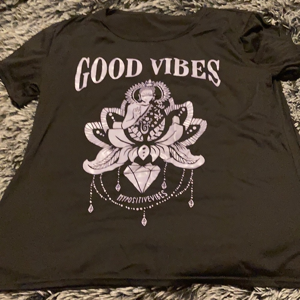 Black short sleeve shirt